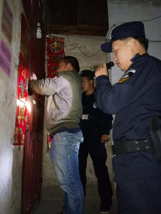 阳泉粗心妈妈误将幼女锁家中 