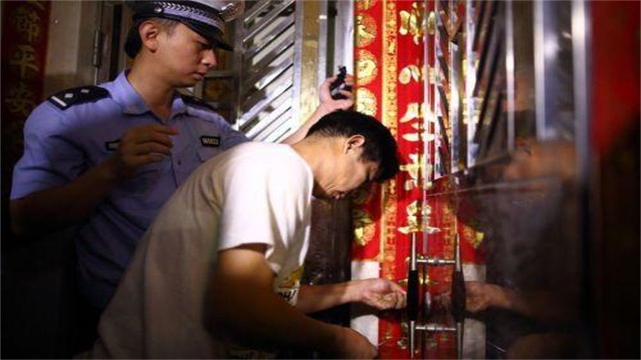 阳泉请开锁师傅开了锁后，师傅